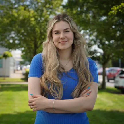 Eva Smite - Social Media Executive